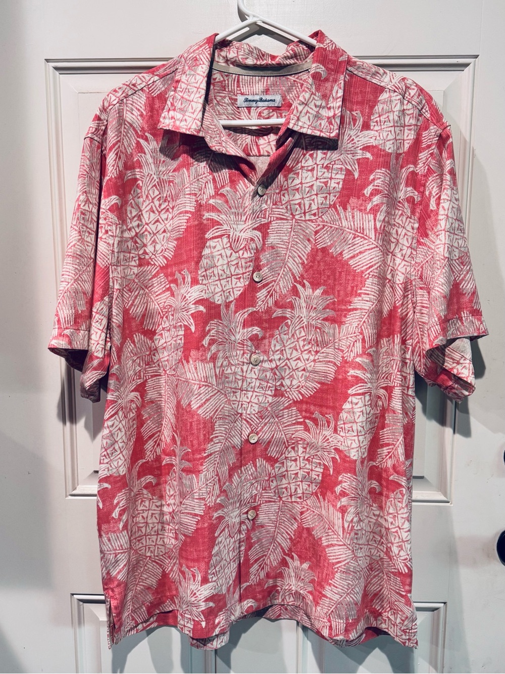 Tommy Bahama men’s pink and cream Pineapple Print Short-Sleeve Shirt 70% silk